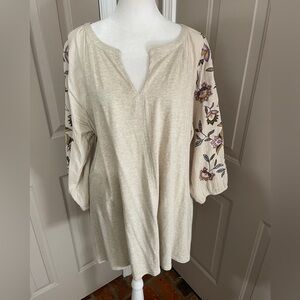 J.Jill beige cotton/rayon tunic top with 3/4 embroidered statement sleeves. Sz L